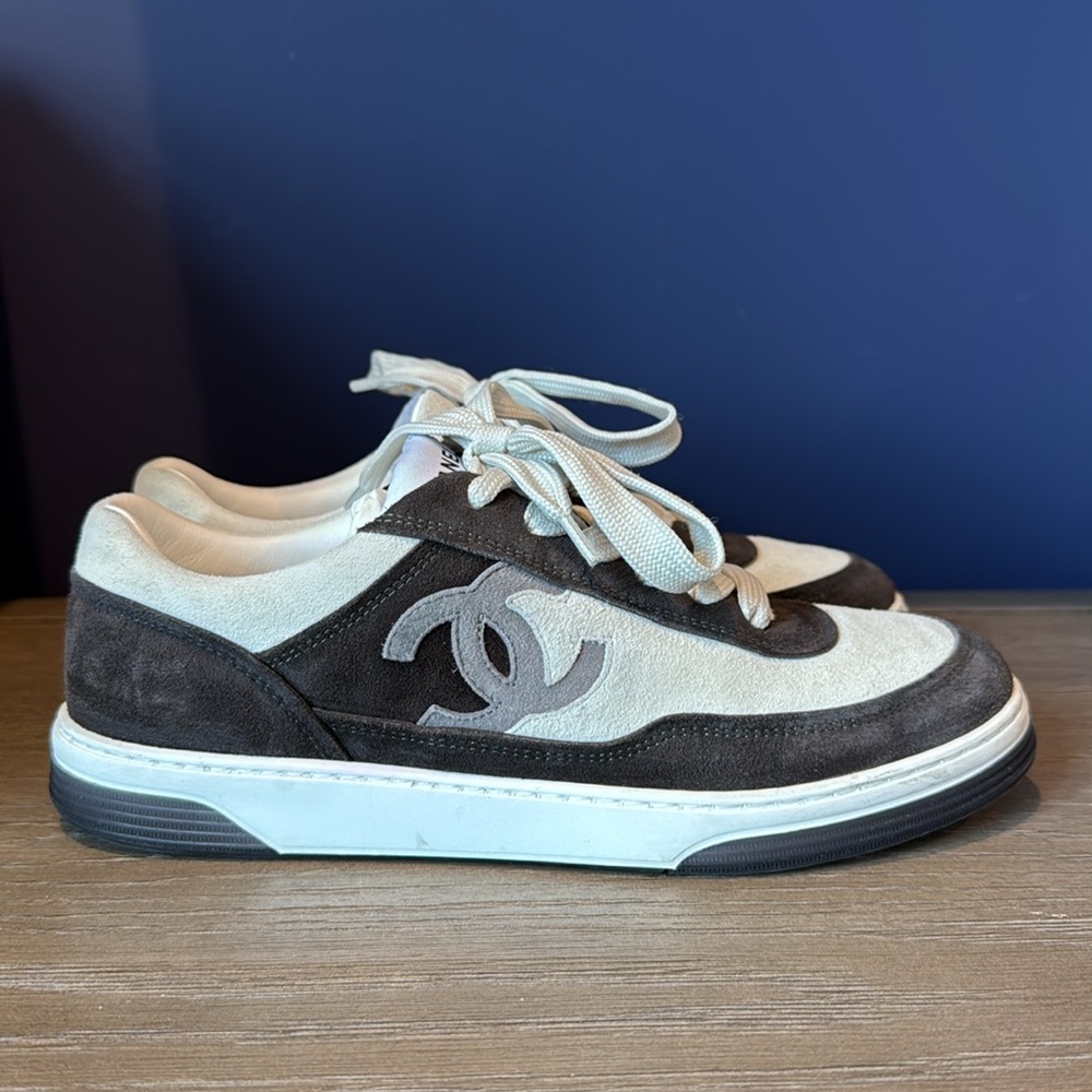 Chanel interlocking CC logo suede sneakers women’s size 38. - Picture 3 of 11